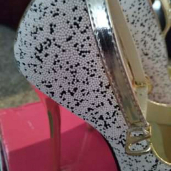 Platforms - Picture 2 of 3